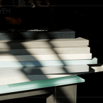 各式板材在陽光沐浴之下，更顯其獨特樣貌。