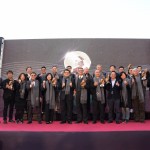 頒獎(jiǎng)團(tuán)隊(duì)與得獎(jiǎng)?wù)咭煌嫌傲裟?。?屆臺(tái)中市都市空間設(shè)計(jì)大獎(jiǎng)緊扣「適法」、「創(chuàng)意」、「?jìng)鞒小沟仍V求，傳達(dá)幸福城市始於移居宜家的意涵。