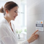 喜歡在晨起時藉由泡澡喚醒交感神經(jīng)，抑或是將花灑打開將一整天的疲憊隨著水花沖散？將暖風機調(diào)到自己偏好的溫度，緩和冷與暖的交界，帶來舒適又舒心的沐浴時光。