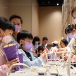 提供一人一份飲料及爆米花，讓大朋友小朋友皆能盡情享受沉浸其中。