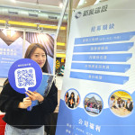 深入校園進(jìn)行招募推廣，分享公司福利制度，定期員工培訓(xùn)、國外旅遊、健檢…等，為即將成為社會(huì)新鮮人的同學(xué)們，提供多元且具發(fā)展性的就業(yè)選擇。