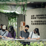 寫(xiě)下對(duì)新業(yè)說(shuō)的話，感謝當(dāng)日撥空參與的家族朋友們，在格子書(shū)席一隅，透過(guò)一字一句留下的回饋與鼓勵(lì)，新業(yè)珍藏於心。