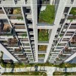 迎來(lái)風(fēng)、光、水、綠，錯(cuò)落的樹(shù)島陽(yáng)臺(tái)、與春夏秋冬呼應(yīng)的四季合院，大小喬木、灌木的垂直森林，更加生機(jī)盎然。