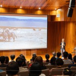 飛躍非洲草原，廣闊無垠的大地，孕育著無數(shù)生命的躍動(dòng)，擁抱古老厚實(shí)的文化，感受與土地的脈動(dòng)。