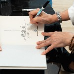 新業(yè)手札筆記本，搭配講師親筆簽名，作為當(dāng)天互動禮，贈與一份特別的祝福。