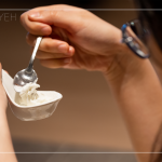 絲翠(STRACCIATELLA)是將新鮮莫札瑞拉，撕成細細的絲狀後，浸漬在臺灣在地鮮奶手工製成的鮮奶油裡，口感清爽、入口即化。