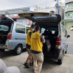 將飯包裝至袋中，再交由志工驅(qū)車前往大臺(tái)中地區(qū)每一個(gè)需要溫暖的角落。