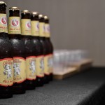 淺嚐精釀啤酒綿延的韻味，交織著微微的酒香，沉浸在輕鬆愜意的氛圍中，讓人不自覺地勾起嘴角。