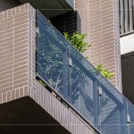 柔和溫潤(rùn)的大地色系，不與環(huán)境爭(zhēng)艷，讓躍然於建築立面的大樹(shù)與植栽，成為最自然的表情。