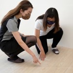 德國進口超耐磨木地板，可以降噪17db，安心的低甲醛更取得臺灣健康『綠建材標章』，是友善環(huán)境的綠色選材。(圖為自由居–實體空間)