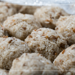 當(dāng)天特別準(zhǔn)備一款限定口味—梅菜粽，將鹹香的梅干菜末炒入糯米飯，吃起來的口感清爽舒服，正好適合仲夏時(shí)節(jié)。