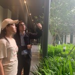 走進(jìn)【新業(yè)宜家】中庭，林宜鋒建築師用心講解格局的設(shè)計(jì)如何為生活帶來美的經(jīng)歷，就像小說中的伏筆，成就宜居樂業(yè)的結(jié)局。