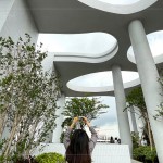 頂樓以天井設計，將綠意律動帶到天際，令人忍不住仰望。