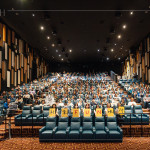 周末午後齊聚一堂，來到「新業(yè)FUN映所」共享休閒時光，與家人、好友共築美好回憶。