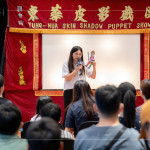 由東華皮影劇團(tuán)自製的獨特『紙影戲偶』–孫悟空、鐵扇公主、牛魔王造型，作為當(dāng)天伴手禮之一，讓大朋友與小朋友動動手指彩繪與DIY。