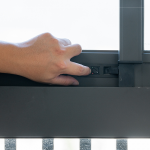 每扇窗戶，兒童安全開關(guān)是新業(yè)的標(biāo)配，確保家中小孩的安全與無慮。