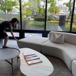 每每的選品，皆是透過設計師層層細膩選料及精準眼光，挑出符合社區(qū)整體調性與質感的各式軟裝。