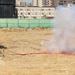 點(diǎn)燃火紅的炮仗，響徹的聲響，繚繞著【新業(yè)V＆A】基地，象徵圓滿吉祥好兆頭。