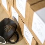 獻(xiàn)上新業(yè)家族的霧面質(zhì)感馬克杯，象徵一份美好與精緻－無論是早晨或午後，用杯中的香氣，一點(diǎn)一滴完整了理想的生活。