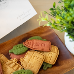 活動(dòng)小禮，致上公益烘焙坊的客製小點(diǎn)，可愛、溫馨兼顧著美味，留下令人難忘的午後時(shí)光。