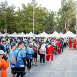 幸運轉(zhuǎn)盤活動吸引大大小小朋友的參加，只要當天與新業(yè)立地熱氣球合照，就可以獲得抽獎機會！