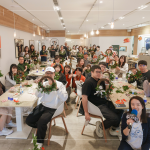 將這一年的回憶與感恩，編織成圈，同時(shí)也蘊(yùn)含著希望與愛(ài)，感謝新業(yè)家人們今年的陪伴，願(yuàn)此祝?；髅篮闷蹋洳仂缎拈g。