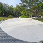 抿石子的溫潤是來自老師傅的巧手及耐心，有了抿石子點(diǎn)綴，給街道花圃注入一絲活潑氣質(zhì)。