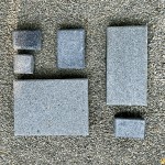 「會喝水的人行道」－新業(yè)利用環(huán)保材質(zhì)的透水磚特性，許多的細小孔洞讓多餘的雨水可滲入土地，以達到水循環(huán)的作用。