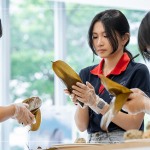 伸出一雙關(guān)懷的手，願我們懷著善意，推己及人，藉由實(shí)際行動，成為他人的希望與祝福。