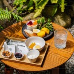 乳蛋白優(yōu)格搭配水煮蛋、現(xiàn)烤地瓜及當(dāng)季水果生菜，手作優(yōu)格創(chuàng)意健康料理。