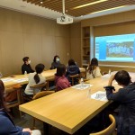 學(xué)生們齊聚宜家，建築師林宜峰介紹建築的美學(xué)、架構(gòu)設(shè)計(jì)，以及如何在符合建築原則的條件下，讓各元素一一呈現(xiàn)。