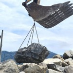 『臺東南田石』被譽為世界五大名石之一，由於質地適中、圖案多變，加上天然的白色條紋分布於黑灰色石體，是特有的石頭種類。