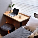 一只透明玻璃瓶?jī)?nèi)插上兩株蔓綠絨Philodendron，掀起筆電，自家就能讓「繆思女神」輕易現(xiàn)出芳蹤。