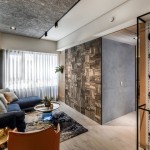 將收藏已久的童玩、公仔或滑板展示在牆面，小心呵護(hù)、擦拭的同時(shí)，與孩子充滿童趣的對(duì)話就此展開。