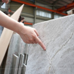 不規(guī)則的紋路代表著大自然的痕跡，也是石材獨(dú)一無二的特色，使石材在設(shè)計(jì)與裝修中展現(xiàn)獨(dú)特的美感，兼具功能與藝術(shù)價(jià)值。