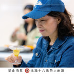 以金棗原酒為基底調(diào)製的調(diào)酒，帶出果香、酸甜與酒體層次，細(xì)細(xì)感受風(fēng)味在口中變化，透過(guò)一杯酒，拉近住戶與金棗、與這場(chǎng)活動(dòng)之間的距離。