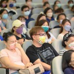 閱歷豐富的人生，馮翊綱老師信手拈來深感共鳴與同感的哏，逗得住戶們捧腹大笑。