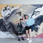 等待進(jìn)場的時間裡，與家人共同合影留念，記錄下這美好的時刻。