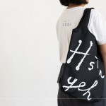 入場前，致上新業(yè)客製環(huán)保購物袋，實(shí)用又美觀的設(shè)計，共享環(huán)保，輕鬆袋著走。