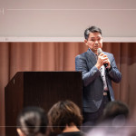 新業(yè)建設(shè)邱正光副總經(jīng)理帶領(lǐng)新業(yè)職人團隊，透過說明會與住戶對話，展現(xiàn)公司對客戶溝通的高度重視與責任感。