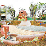 1樓戶外由日籍大師設(shè)計(jì)，遊樂場結(jié)合藝術(shù)及在地特色。