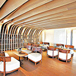 2樓閱覽室、輕食區(qū)皆設(shè)計(jì)曲面天花板，象徵林中之樹。