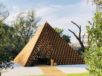 1472塊三角積木堆疊！建築大師隈研吾打造「積木概念館」